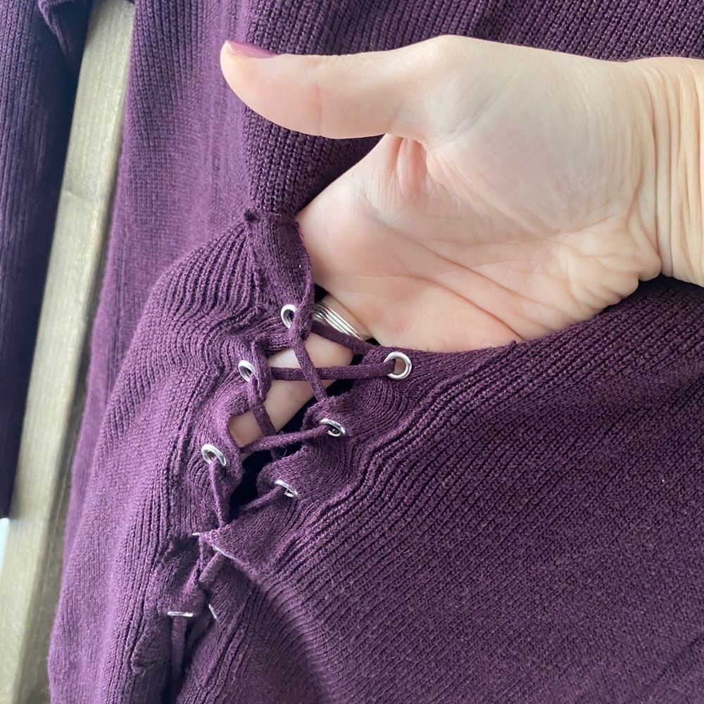 Hippie Rose - maroon sweater lace up detail - Picture 3 of 5